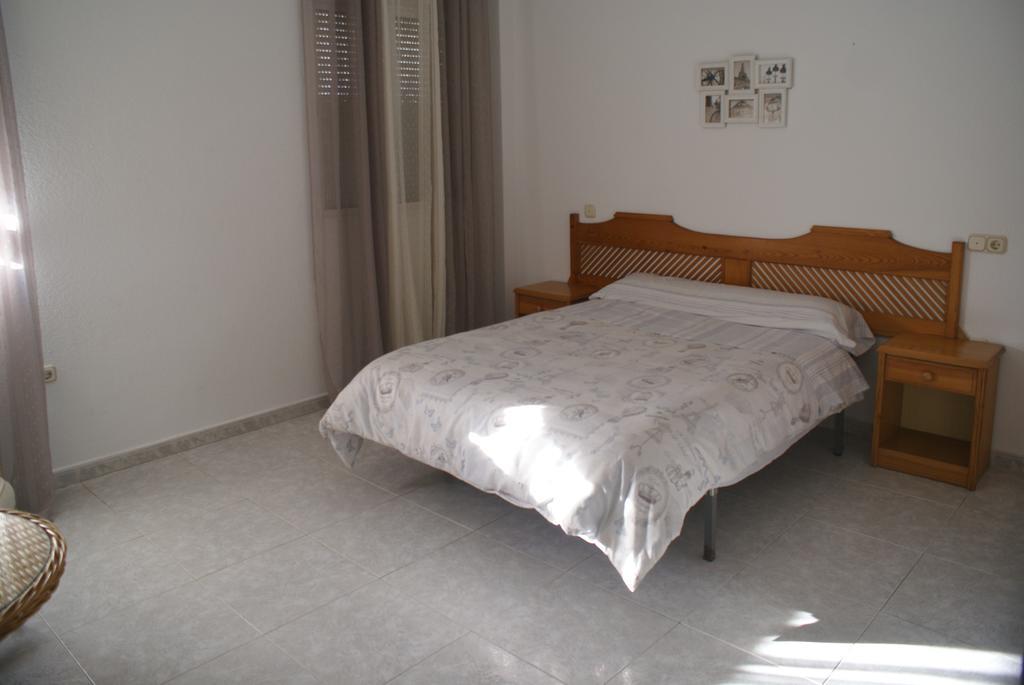 Hostal Velasco Valdelacalzada Exteriör bild