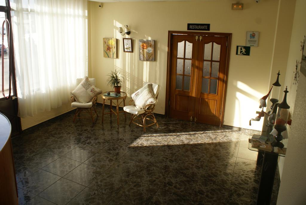 Hostal Velasco Valdelacalzada Exteriör bild